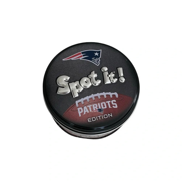 NFL New England Patriots Spot It! Kids Matching Card Game for ages 7+ - Picture 3 of 13